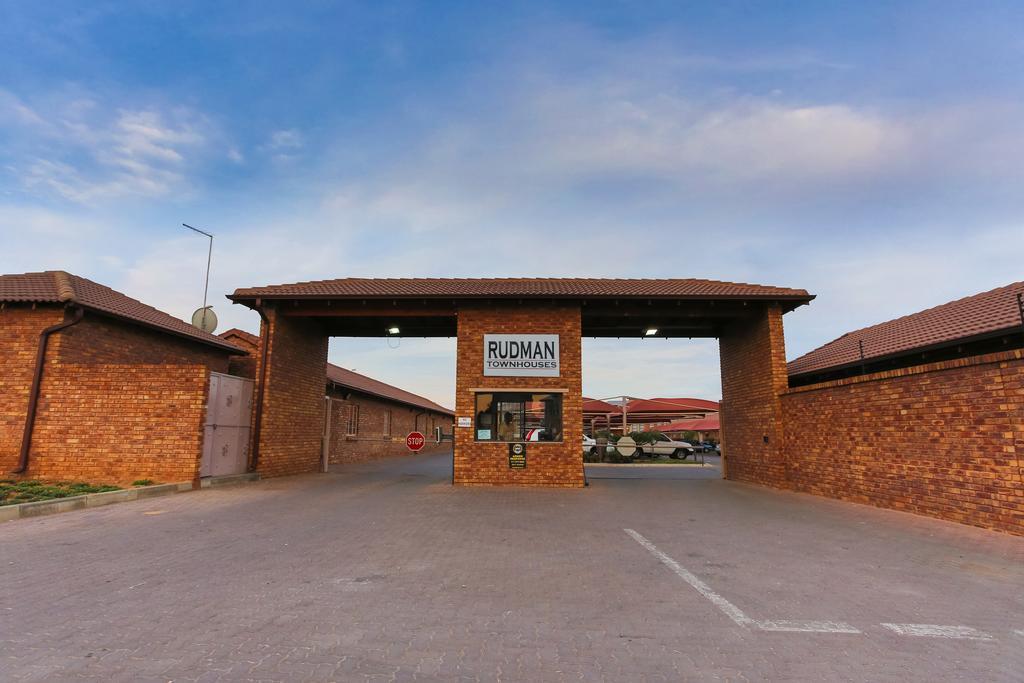 Rudman Townhouses - Or Tambo Airport Boksburg Eksteriør bilde