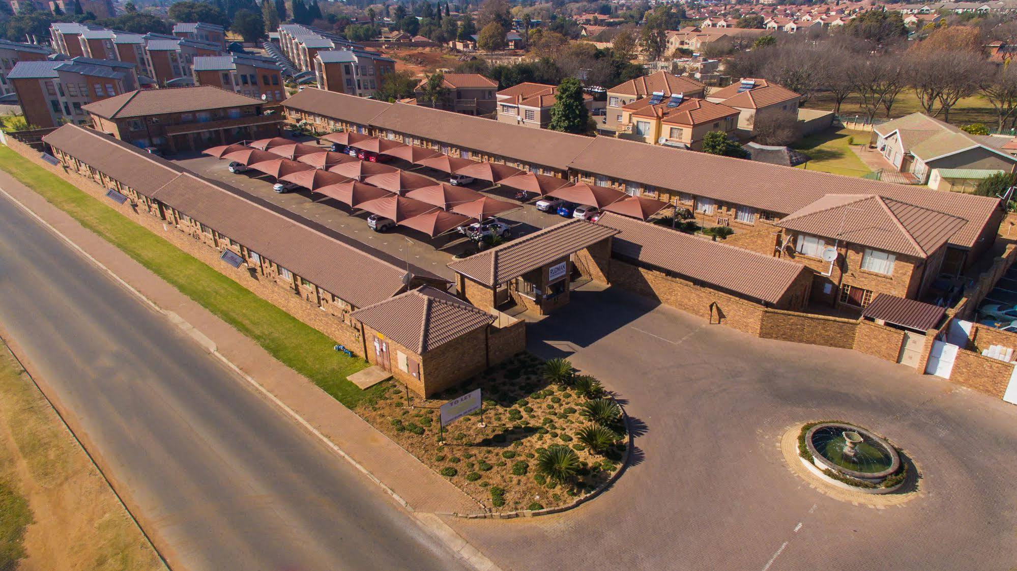 Rudman Townhouses - Or Tambo Airport Boksburg Eksteriør bilde